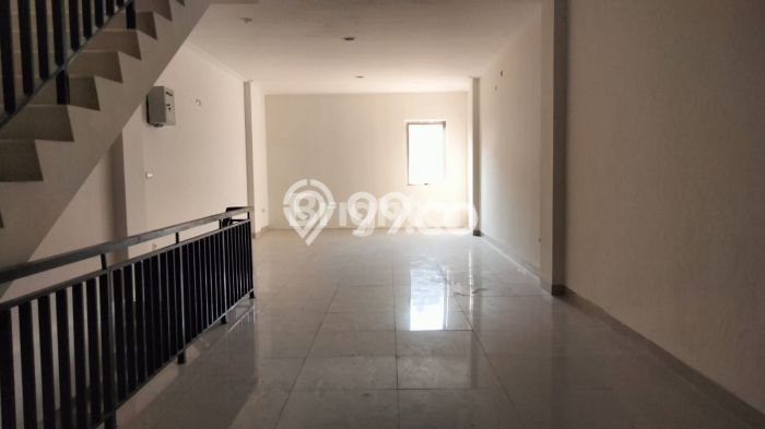 KAWASAN BISNIS! Ruko Kawasan Pantai Indah Kapuk, Luas 270m², Jalan Raya KAWASAN BISNIS! Ruko Kawasan Pantai Indah Kapuk, Luas 270m², Jalan Raya