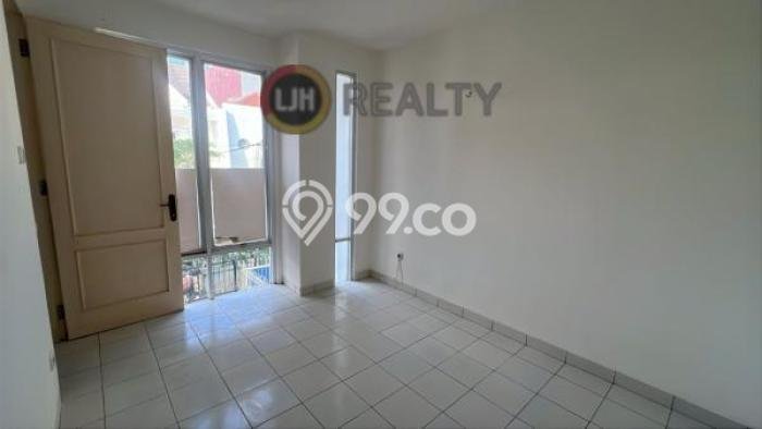 LOKASI STRATEGIS! Rumah kawasan Pantai Indah Kapuk, Akses ke Stasiun, 3 KT, LT 120m² Bangunan 0m² LOKASI STRATEGIS! Rumah kawasan Pantai Indah Kapuk, Akses ke Stasiun, 3 KT, LT 120m² Bangunan 0m²
