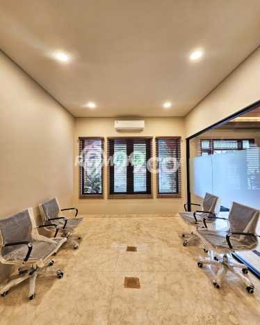 Siap Huni Rumah Mewah 6 Kamar di Kebayoran Baru Dekat ke Mana Pun Siap Huni Rumah Mewah 6 Kamar di Kebayoran Baru Dekat ke Mana Pun