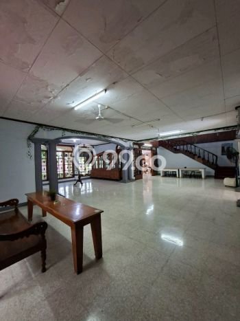Rumah Elit Modern Tanpa Renovasi di Kemang Jakarta Selatan Rumah Elit Modern Tanpa Renovasi di Kemang Jakarta Selatan
