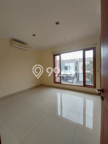 Rumah Luas Asri 3 KT Siap Huni di Bintaro Tangerang Selatan Rumah Luas Asri 3 KT Siap Huni di Bintaro Tangerang Selatan