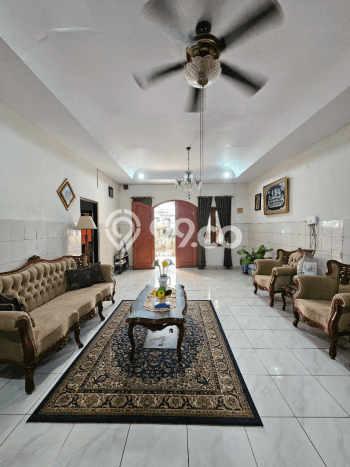 Peluang Investasi! Rumah Kost Dijual di Kebayoran Baru, Jakarta Selatan, 15 KT, 3 KM, Luas 200m2 Peluang Investasi! Rumah Kost Dijual di Kebayoran Baru, Jakarta Selatan, 15 KT, 3 KM, Luas 200m2