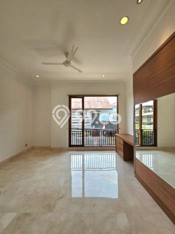 Hunian Mewah LB 430m2 Siap Pakai Desain Elegan di Cipete, Jakarta Selatan Hunian Mewah LB 430m2 Siap Pakai Desain Elegan di Cipete, Jakarta Selatan