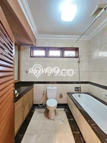 Jual Rumah Luas Megah Dengan View Eksklusif di Pejaten, Jakarta Selatan Jual Rumah Luas Megah Dengan View Eksklusif di Pejaten, Jakarta Selatan