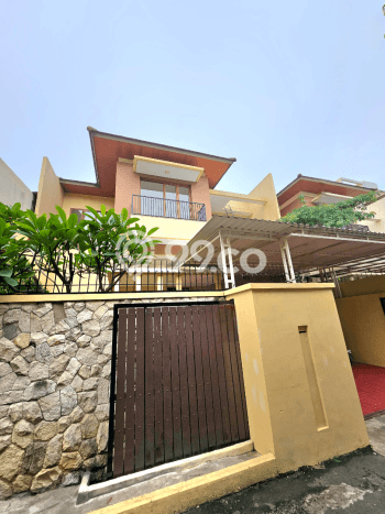 Ready to Use! Luxury House LT 260m2 Desain Elegan di Kemang Ready to Use! Luxury House LT 260m2 Desain Elegan di Kemang