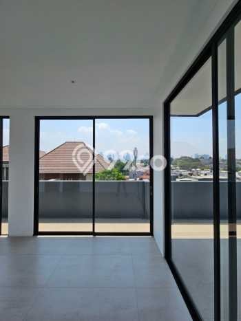 Jual Rumah Luas Megah Dengan View Eksklusif di Kemang, Jakarta Selatan Jual Rumah Luas Megah Dengan View Eksklusif di Kemang, Jakarta Selatan