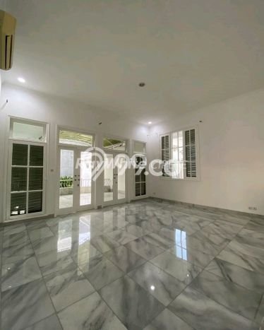 Ready to Use! Luxury House LT 1060m2 Desain Elegan di Cipete Ready to Use! Luxury House LT 1060m2 Desain Elegan di Cipete