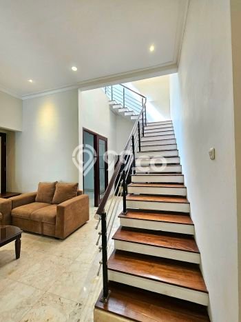 Ready to Use! Luxury House LT 145m2 Desain Elegan di Lebak Bulus Ready to Use! Luxury House LT 145m2 Desain Elegan di Lebak Bulus