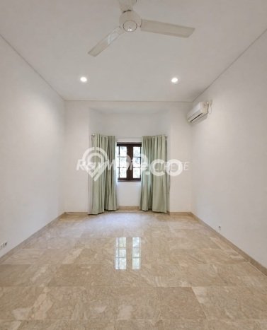 Siap Huni Rumah Mewah 3 Kamar di Kebayoran Baru Dekat ke Mana Pun Siap Huni Rumah Mewah 3 Kamar di Kebayoran Baru Dekat ke Mana Pun