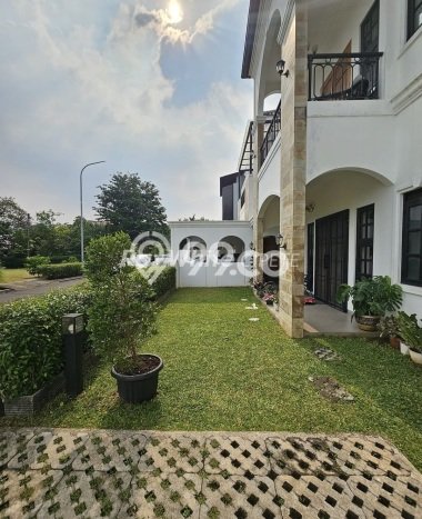 Ready to Use! Luxury House LT 290m2 Desain Modern di Lebak Bulus Ready to Use! Luxury House LT 290m2 Desain Modern di Lebak Bulus