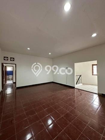 Disewakan Rumah Bagus di Menteng Harga Rp 720 Juta/ Tahun Disewakan Rumah Bagus di Menteng Harga Rp 720 Juta/ Tahun