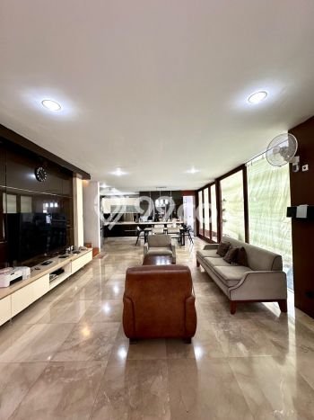 Hunian Elit LB 300m2 Siap Pakai Desain Elegan di Ampera, Jakarta Selatan Hunian Elit LB 300m2 Siap Pakai Desain Elegan di Ampera, Jakarta Selatan