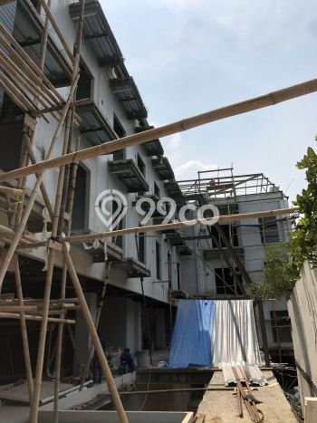 Ready to Use! Premium House LT 1118m2 Desain Elegan di Ampera Ready to Use! Premium House LT 1118m2 Desain Elegan di Ampera