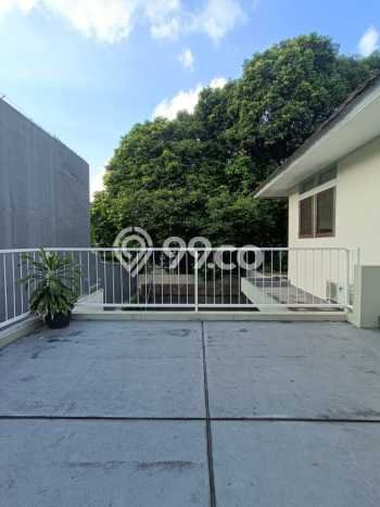 Sewa Rumah Nyaman LT 450m2 / LB 400m2 di Kuningan, Jakarta Selatan Sewa Rumah Nyaman LT 450m2 / LB 400m2 di Kuningan, Jakarta Selatan