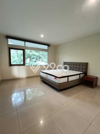Sewa Rumah Nyaman LT 450m2 / LB 400m2 di Kuningan, Jakarta Selatan Sewa Rumah Nyaman LT 450m2 / LB 400m2 di Kuningan, Jakarta Selatan