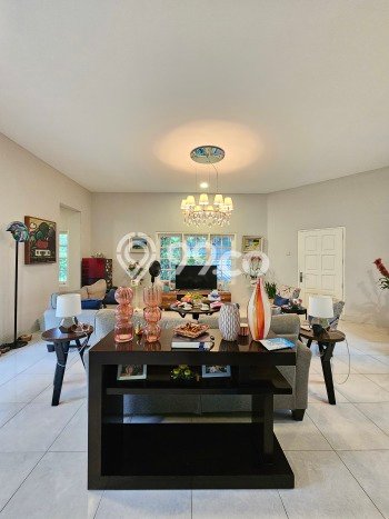 Rumah Luxury Modern Tanpa Renovasi di Joglo Jakarta Barat Rumah Luxury Modern Tanpa Renovasi di Joglo Jakarta Barat