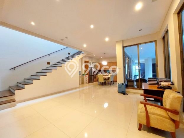 Rumah Elit Modern Tanpa Renovasi di Pondok Indah Jakarta Selatan Rumah Elit Modern Tanpa Renovasi di Pondok Indah Jakarta Selatan