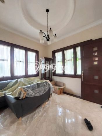 Hunian Elit LB 300m2 Siap Huni Desain Elegan di Ampera, Jakarta Selatan Hunian Elit LB 300m2 Siap Huni Desain Elegan di Ampera, Jakarta Selatan