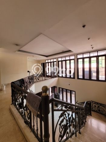 Dijual Rumah Luas Elegan Dengan View Eksklusif di Senopati, Jakarta Selatan Dijual Rumah Luas Elegan Dengan View Eksklusif di Senopati, Jakarta Selatan