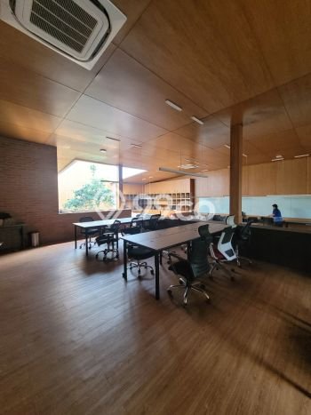 Hunian Mewah LB 500m2 Siap Pakai Desain Elegan di Blok M, Jakarta Selatan Hunian Mewah LB 500m2 Siap Pakai Desain Elegan di Blok M, Jakarta Selatan
