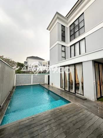 For Sale! Premium House LT 225m2 Desain Elegan di Ampera For Sale! Premium House LT 225m2 Desain Elegan di Ampera