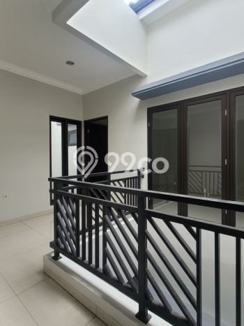 Rumah Elit Modern Tanpa Renovasi di Pejaten Jakarta Selatan Rumah Elit Modern Tanpa Renovasi di Pejaten Jakarta Selatan