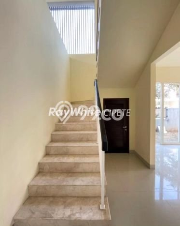 For Sale! Luxury House LT 585m2 Desain Modern di Cipete For Sale! Luxury House LT 585m2 Desain Modern di Cipete