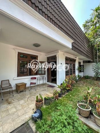 Ready to Use! Premium House LT 231m2 Desain Elegan di Kemang Ready to Use! Premium House LT 231m2 Desain Elegan di Kemang