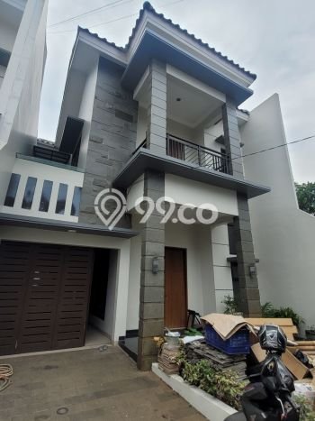 Rumah Elit Modern Tanpa Renovasi di Pejaten Jakarta Selatan Rumah Elit Modern Tanpa Renovasi di Pejaten Jakarta Selatan