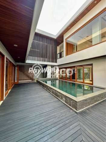For Sale! Premium House LT 489m2 Desain Elegan di Pondok Indah For Sale! Premium House LT 489m2 Desain Elegan di Pondok Indah