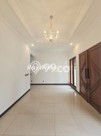 Hunian Mewah LB 280m2 Siap Pakai Desain Elegan di Pondok Indah, Jakarta Selatan Hunian Mewah LB 280m2 Siap Pakai Desain Elegan di Pondok Indah, Jakarta Selatan