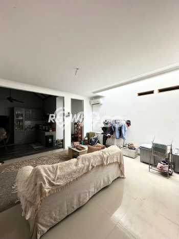 Ready to Use! Premium House LT 200m2 Desain Elegan di Cipete Ready to Use! Premium House LT 200m2 Desain Elegan di Cipete