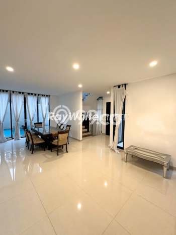 For Sale! Premium House LT 225m2 Desain Elegan di Ampera For Sale! Premium House LT 225m2 Desain Elegan di Ampera