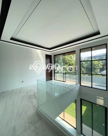 Siap Huni Hunian Elit 5 Kamar di Cilandak Dekat ke Mana Pun Siap Huni Hunian Elit 5 Kamar di Cilandak Dekat ke Mana Pun