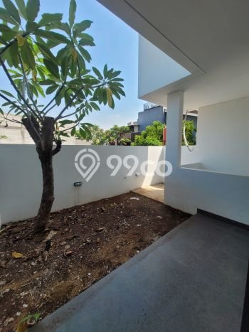 Ready to Use! Premium House LT 134m2 Desain Elegan di Jati Padang Ready to Use! Premium House LT 134m2 Desain Elegan di Jati Padang