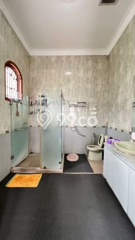 Hunian Elit LB 458m2 Siap Huni Desain Elegan di Bintaro, Tangerang Selatan Hunian Elit LB 458m2 Siap Huni Desain Elegan di Bintaro, Tangerang Selatan