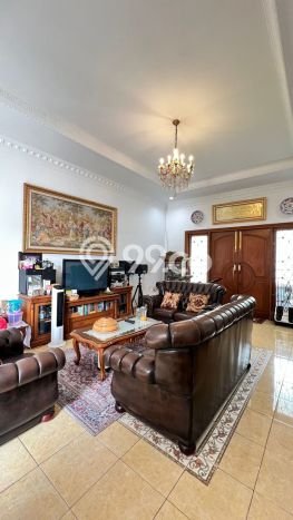 Hunian Elit LB 458m2 Siap Huni Desain Elegan di Bintaro, Tangerang Selatan Hunian Elit LB 458m2 Siap Huni Desain Elegan di Bintaro, Tangerang Selatan