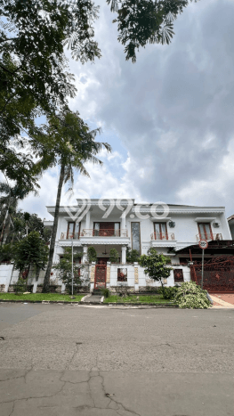 Hunian Elit LB 458m2 Siap Huni Desain Elegan di Bintaro, Tangerang Selatan Hunian Elit LB 458m2 Siap Huni Desain Elegan di Bintaro, Tangerang Selatan
