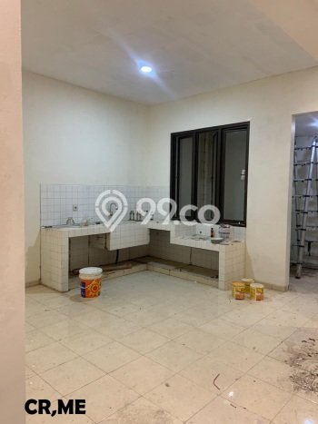 Rumah Luas Asri 2 KT Siap Pakai di Kota Wisata Jakarta Timur Rumah Luas Asri 2 KT Siap Pakai di Kota Wisata Jakarta Timur
