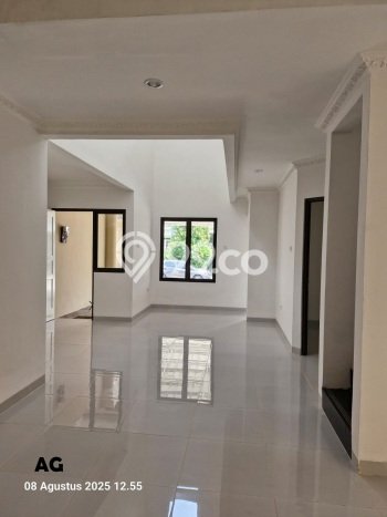Dijual Hunian Rumah Terawat 3 KT di Kota Wisata, Jakarta Timur Dijual Hunian Rumah Terawat 3 KT di Kota Wisata, Jakarta Timur