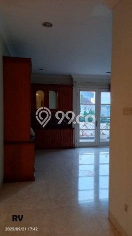 Dijual Rumah Mewah Elegan Dengan View Eksklusif di Cibubur, Jakarta Timur Dijual Rumah Mewah Elegan Dengan View Eksklusif di Cibubur, Jakarta Timur