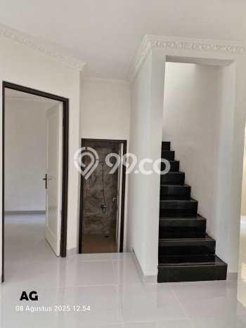 Dijual Hunian Rumah Terawat 3 KT di Kota Wisata, Jakarta Timur Dijual Hunian Rumah Terawat 3 KT di Kota Wisata, Jakarta Timur