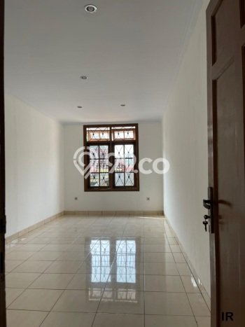 HARGA SPESIAL! Rumah Modern area , Jakarta Timur, Luas 300m2m² Bangunan 350m2m² Bisa Nego! HARGA SPESIAL! Rumah Modern area , Jakarta Timur, Luas 300m2m² Bangunan 350m2m² Bisa Nego!