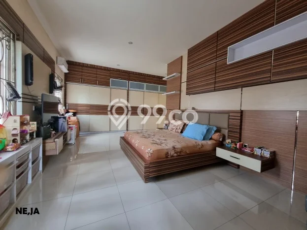 Jual Rumah Mewah Elegan Dengan View Eksklusif di Legenda Wisata, Bogor Jual Rumah Mewah Elegan Dengan View Eksklusif di Legenda Wisata, Bogor