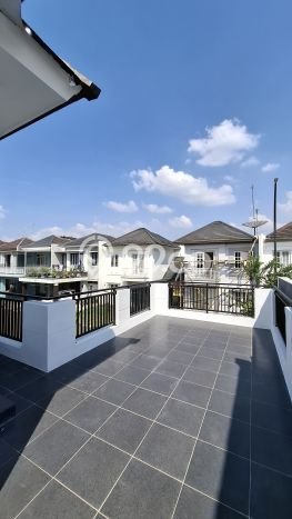 Rumah Modern 3 KT di Kota Wisata Jakarta Timur Unfurnished Rumah Modern 3 KT di Kota Wisata Jakarta Timur Unfurnished