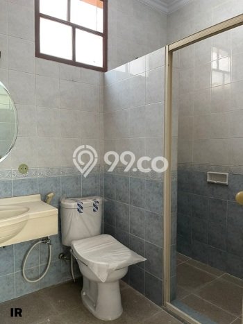 HARGA SPESIAL! Rumah Modern area , Jakarta Timur, Luas 300m2m² Bangunan 350m2m² Bisa Nego! HARGA SPESIAL! Rumah Modern area , Jakarta Timur, Luas 300m2m² Bangunan 350m2m² Bisa Nego!