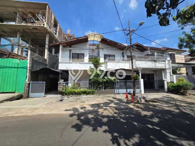 Dijual Hunian Mewah dengan Fasilitas Sekitar Komplit di Kebayoran Baru, Jakarta Selatan Dijual Hunian Mewah dengan Fasilitas Sekitar Komplit di Kebayoran Baru, Jakarta Selatan