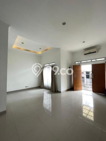 BEST LOCATION! Rumah kawasan Kebayoran Baru, Akses ke Tol, 2 KM, LT 141m2m² Bangunan 70m2m² BEST LOCATION! Rumah kawasan Kebayoran Baru, Akses ke Tol, 2 KM, LT 141m2m² Bangunan 70m2m²