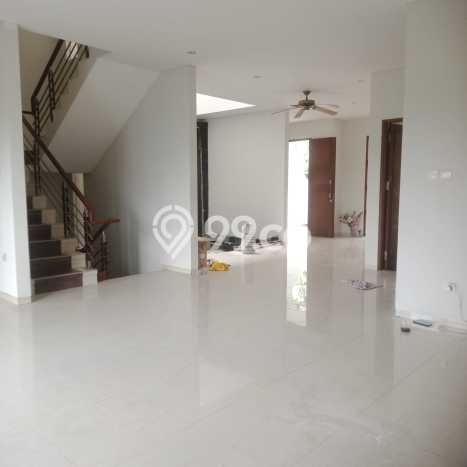 SPECIAL LISTING! Rumah di Lebak Bulus, 4 KT, Akses Fasilitas, Luas 335m² LB 226m² SPECIAL LISTING! Rumah di Lebak Bulus, 4 KT, Akses Fasilitas, Luas 335m² LB 226m²