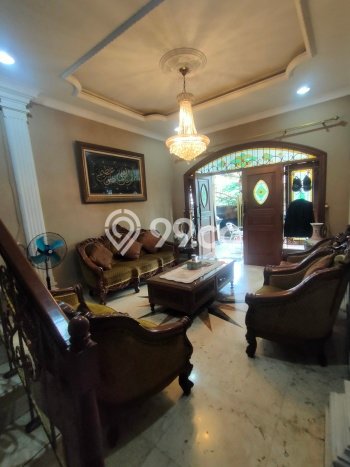 Rumah Elit Modern Tanpa Renovasi di Jati Padang Jakarta Selatan Rumah Elit Modern Tanpa Renovasi di Jati Padang Jakarta Selatan